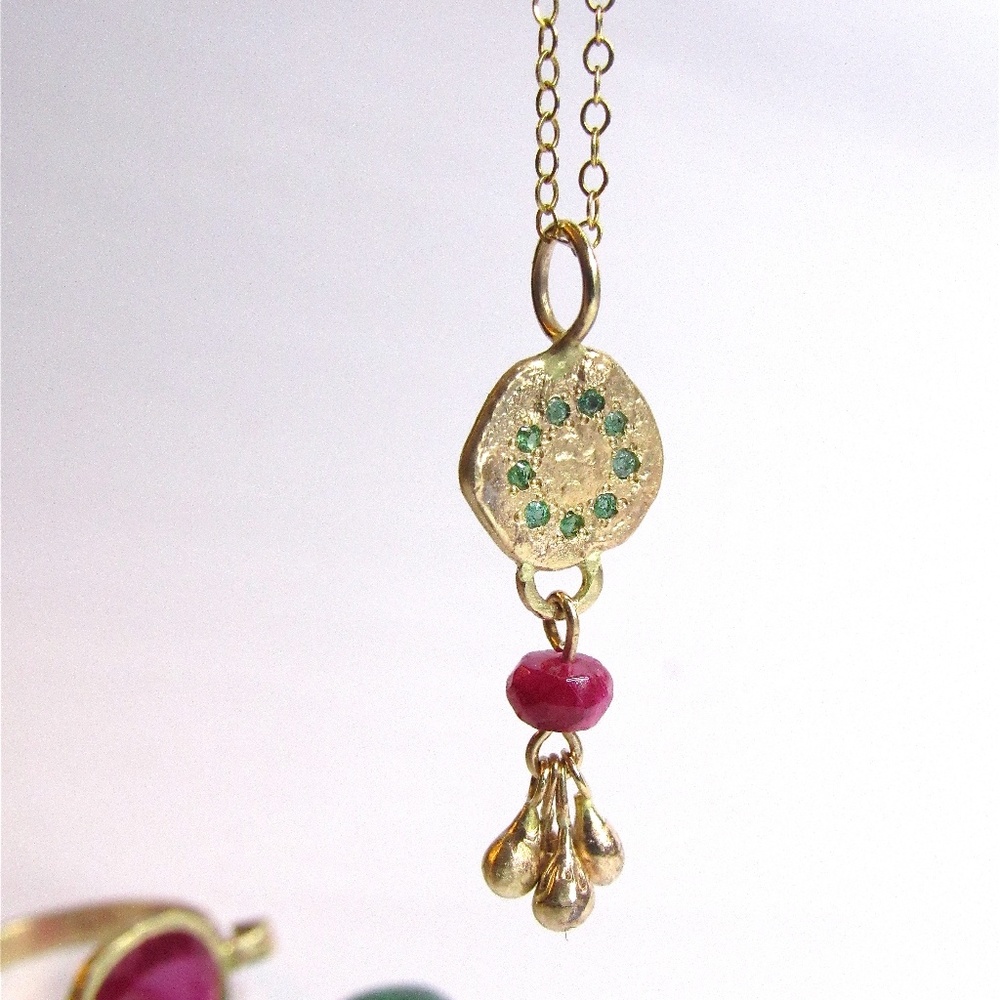 Gold necklace.